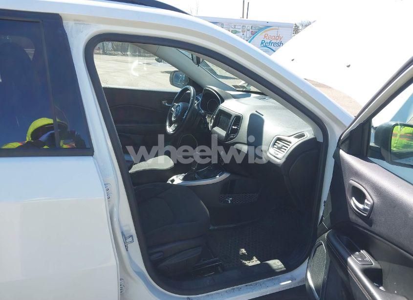 Photo 5 of 2018 Jeep Compass SPORT 4X4 (VIN 3C4NJDAB4JT339147)