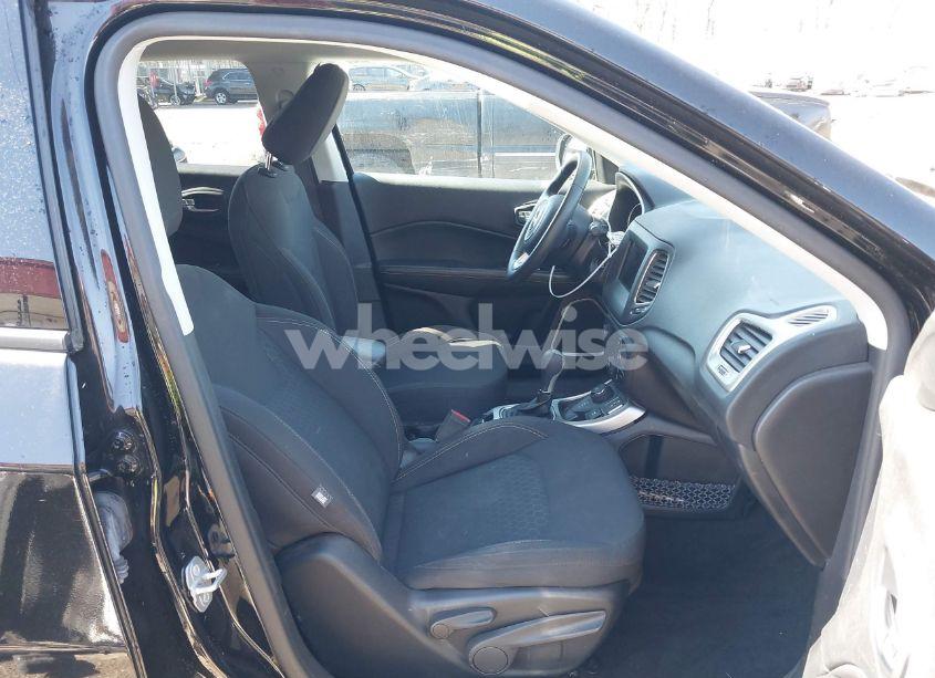 Photo 5 of 2019 Jeep Compass SPORT 4X4 (VIN 3C4NJDAB4KT702998)