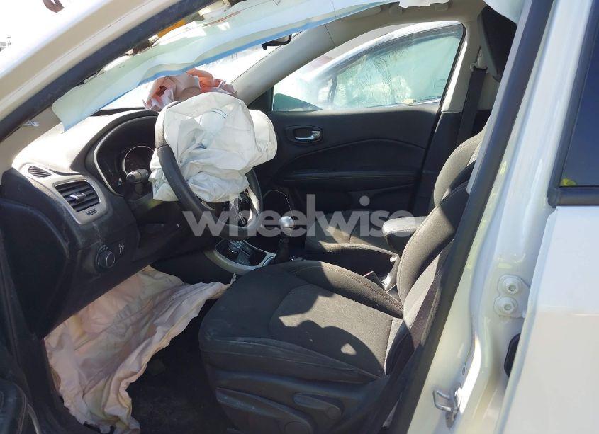 Photo 5 of 2019 Jeep Compass SPORT 4X4 (VIN 3C4NJDAB6KT696248)