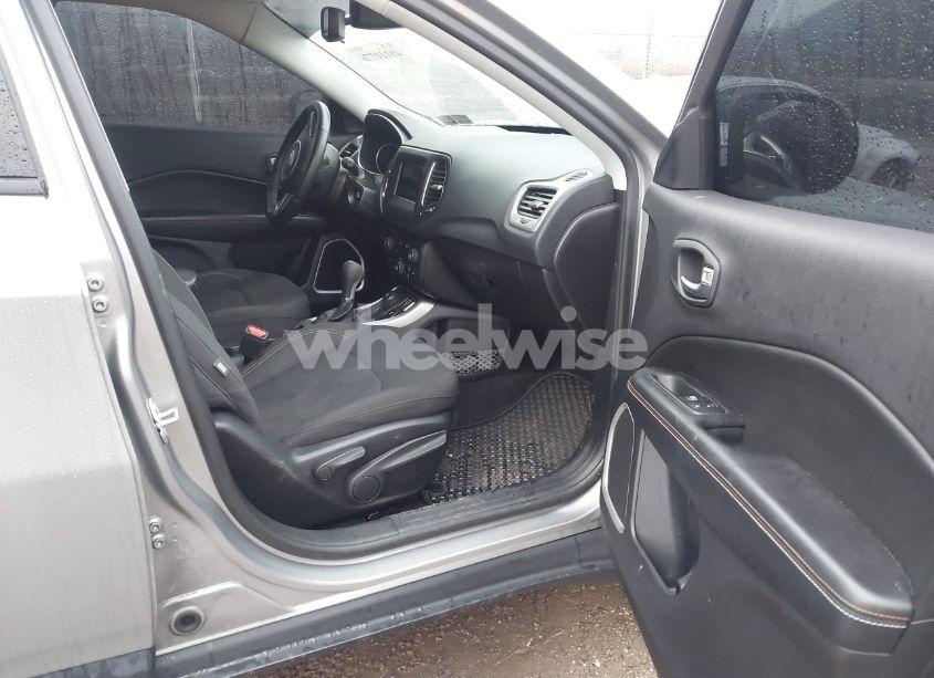 Photo 5 of 2019 Jeep Compass SPORT 4X4 (VIN 3C4NJDAB6KT781168)