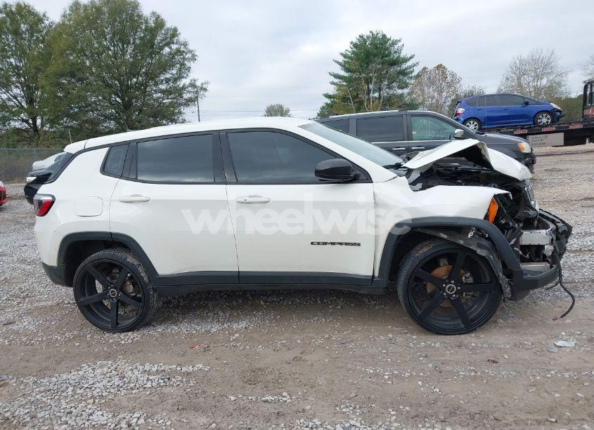 Photo 14 of 2018 Jeep Compass SPORT 4X4 (VIN 3C4NJDAB7JT399892)