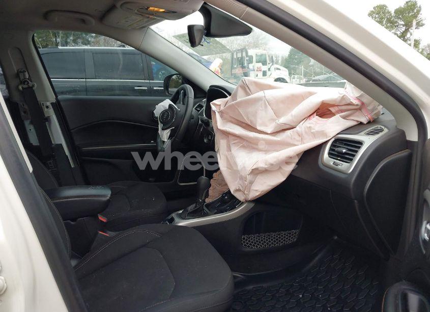 Photo 5 of 2018 Jeep Compass SPORT 4X4 (VIN 3C4NJDAB7JT399892)