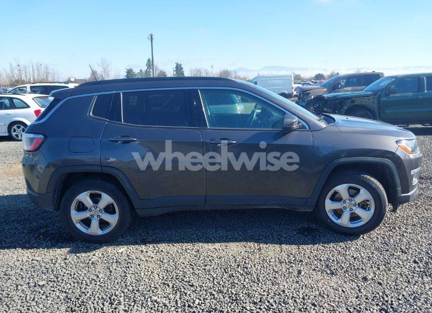 Photo 13 of 2018 Jeep Compass LATITUDE 4X4 (VIN 3C4NJDBB0JT114948)