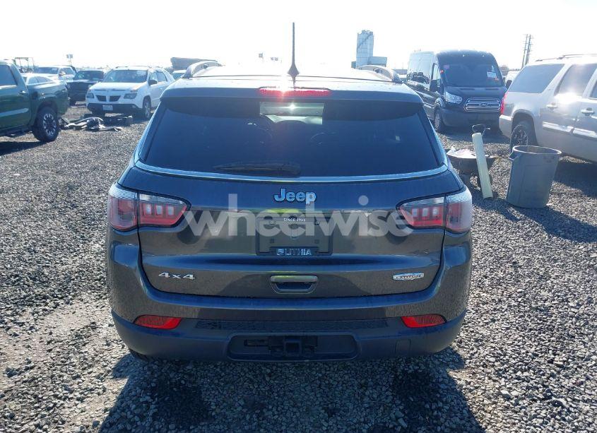 Photo 16 of 2018 Jeep Compass LATITUDE 4X4 (VIN 3C4NJDBB0JT114948)