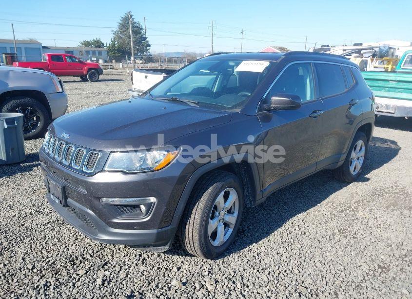 Photo 2 of 2018 Jeep Compass LATITUDE 4X4 (VIN 3C4NJDBB0JT114948)