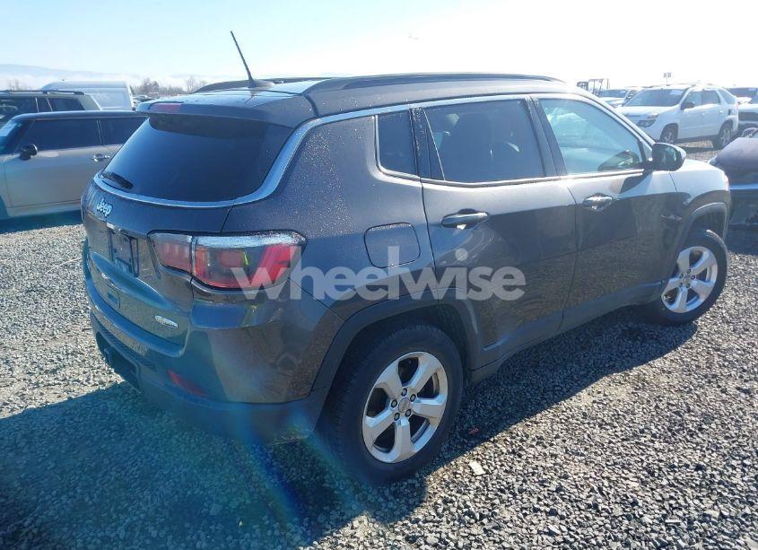 Photo 4 of 2018 Jeep Compass LATITUDE 4X4 (VIN 3C4NJDBB0JT114948)