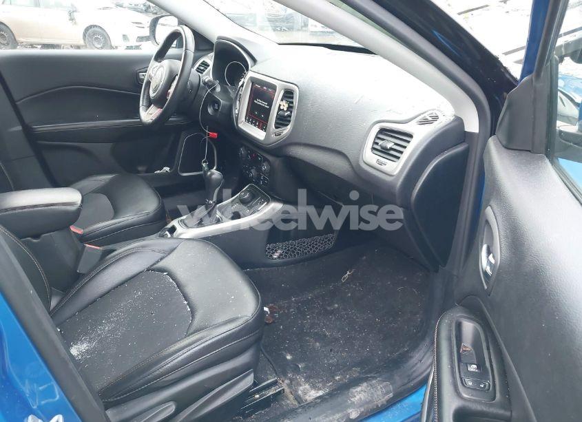 Photo 5 of 2018 Jeep Compass LATITUDE 4X4 (VIN 3C4NJDBB0JT168122)