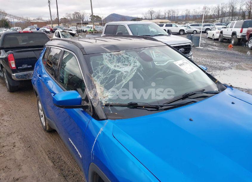 Photo 6 of 2018 Jeep Compass LATITUDE 4X4 (VIN 3C4NJDBB0JT168122)