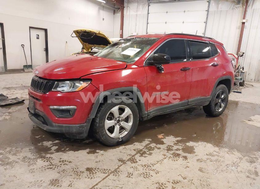 Photo 2 of 2018 Jeep Compass LATITUDE 4X4 (VIN 3C4NJDBB0JT191044)