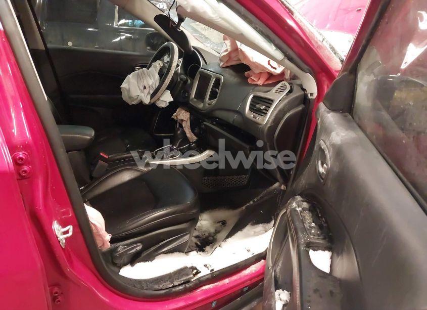 Photo 5 of 2018 Jeep Compass LATITUDE 4X4 (VIN 3C4NJDBB0JT191044)