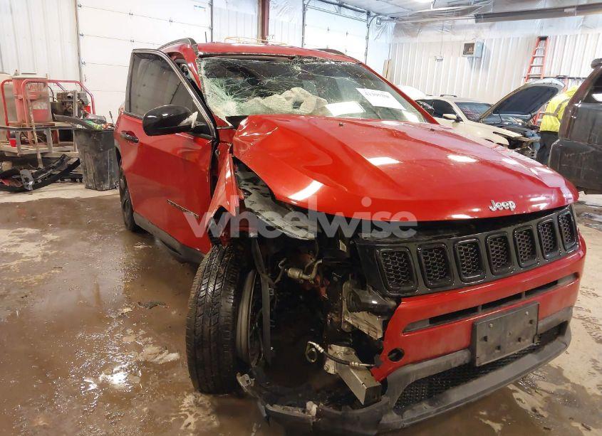 Photo 6 of 2018 Jeep Compass LATITUDE 4X4 (VIN 3C4NJDBB0JT191044)