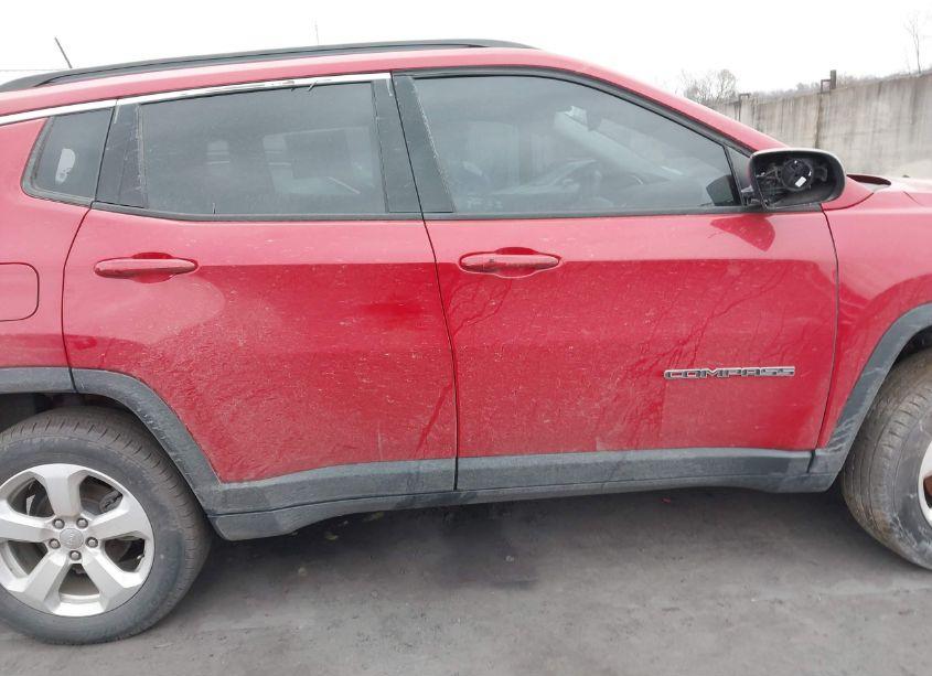 Photo 13 of 2018 Jeep Compass LATITUDE 4X4 (VIN 3C4NJDBB0JT191142)