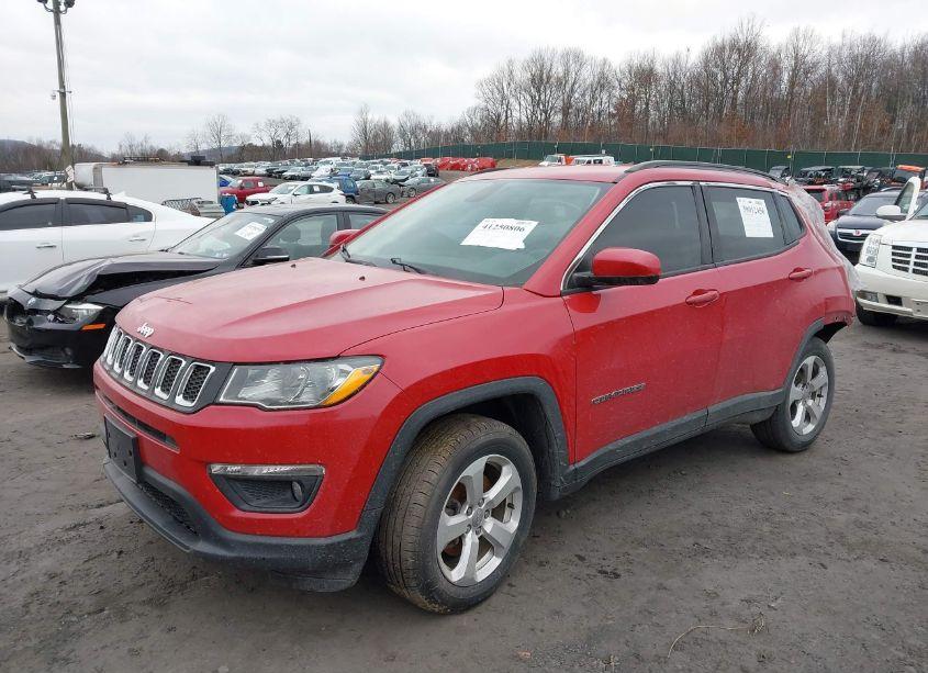 Photo 2 of 2018 Jeep Compass LATITUDE 4X4 (VIN 3C4NJDBB0JT191142)