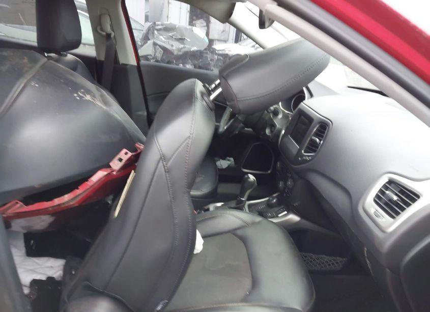 Photo 5 of 2018 Jeep Compass LATITUDE 4X4 (VIN 3C4NJDBB0JT191142)