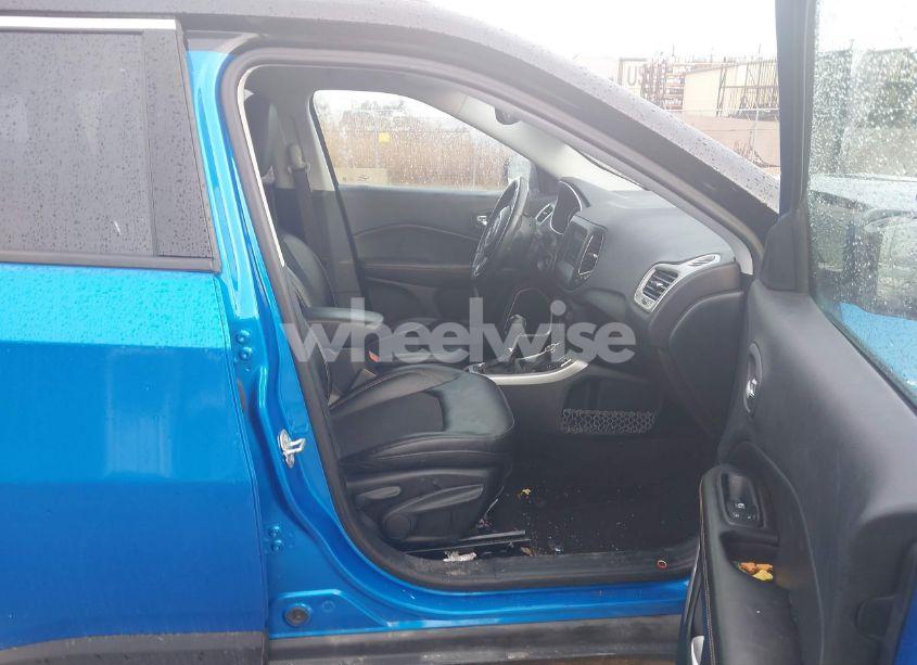 Photo 5 of 2018 Jeep Compass LATITUDE 4X4 (VIN 3C4NJDBB0JT192081)