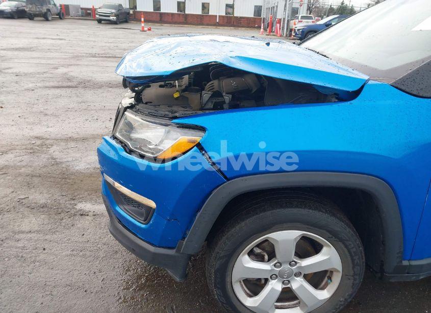 Photo 6 of 2018 Jeep Compass LATITUDE 4X4 (VIN 3C4NJDBB0JT192081)
