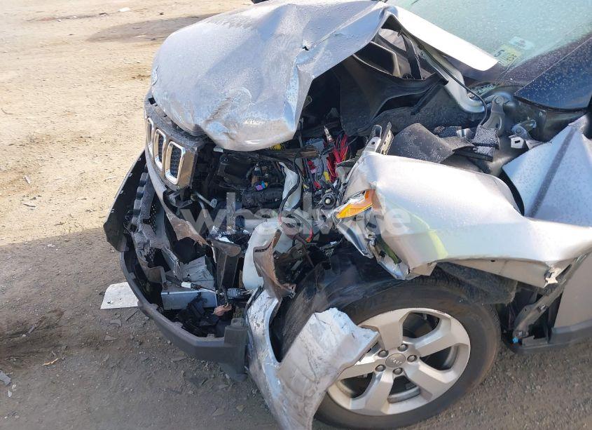 Photo 6 of 2018 Jeep Compass LATITUDE 4X4 (VIN 3C4NJDBB0JT238489)