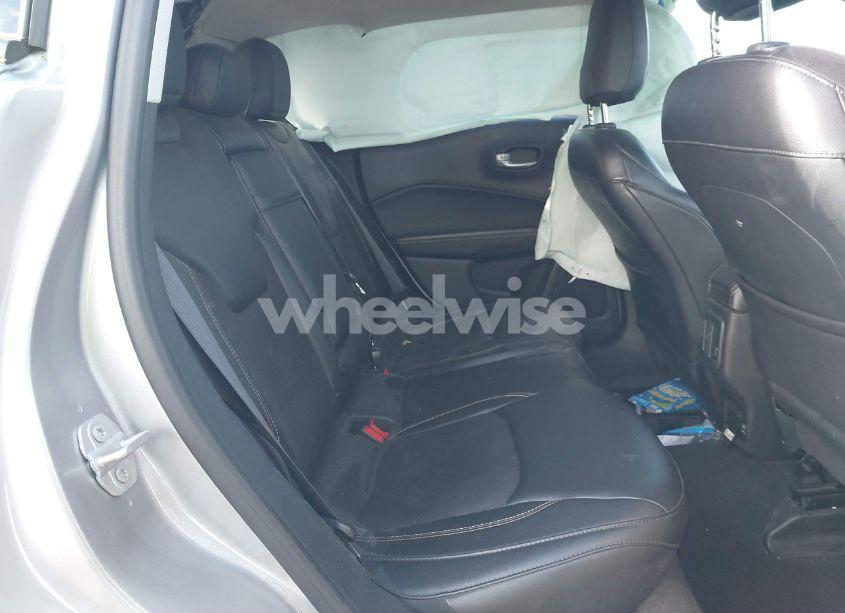 Photo 8 of 2018 Jeep Compass LATITUDE 4X4 (VIN 3C4NJDBB0JT238489)