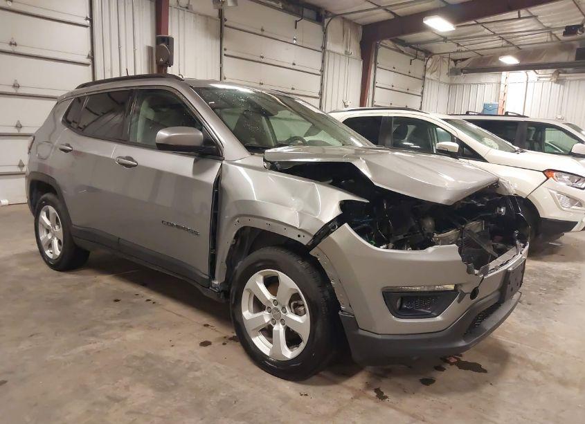 2018 Jeep Compass LATITUDE 4X4 (VIN 3C4NJDBB0JT256913) main photo