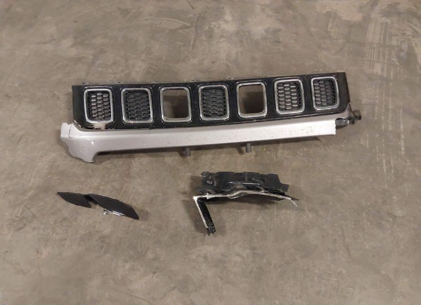 Photo 12 of 2018 Jeep Compass LATITUDE 4X4 (VIN 3C4NJDBB0JT256913)