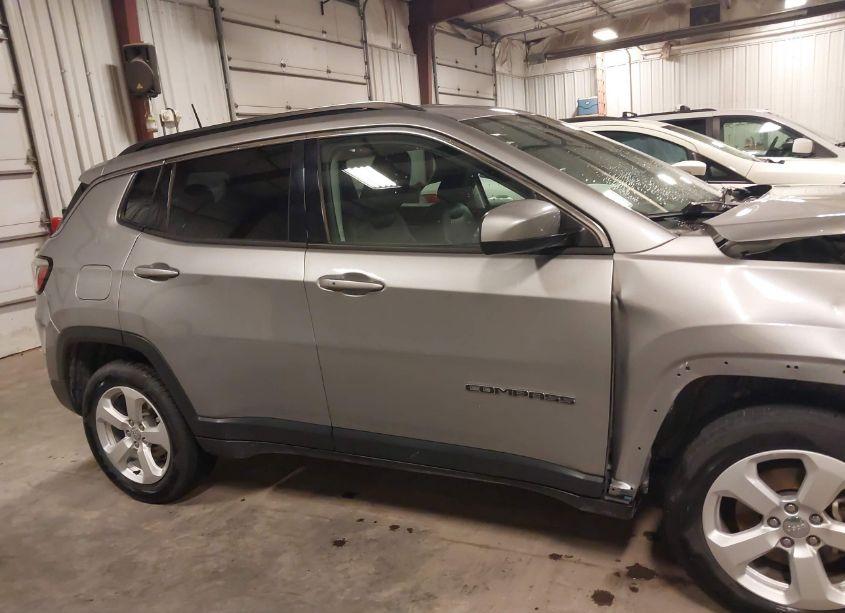 Photo 14 of 2018 Jeep Compass LATITUDE 4X4 (VIN 3C4NJDBB0JT256913)