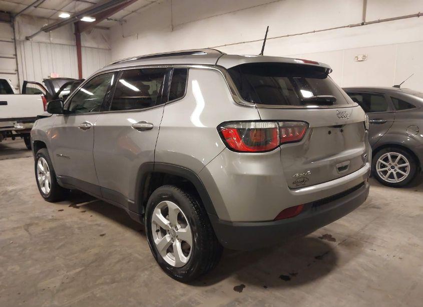 Photo 3 of 2018 Jeep Compass LATITUDE 4X4 (VIN 3C4NJDBB0JT256913)