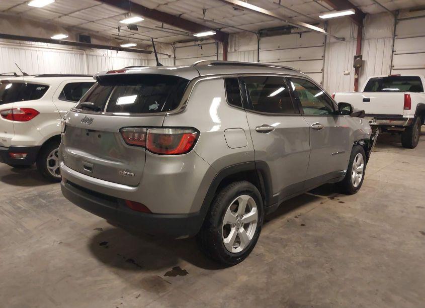 Photo 4 of 2018 Jeep Compass LATITUDE 4X4 (VIN 3C4NJDBB0JT256913)