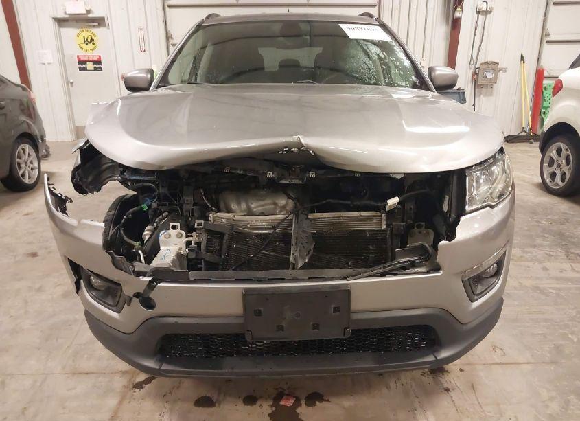 Photo 6 of 2018 Jeep Compass LATITUDE 4X4 (VIN 3C4NJDBB0JT256913)