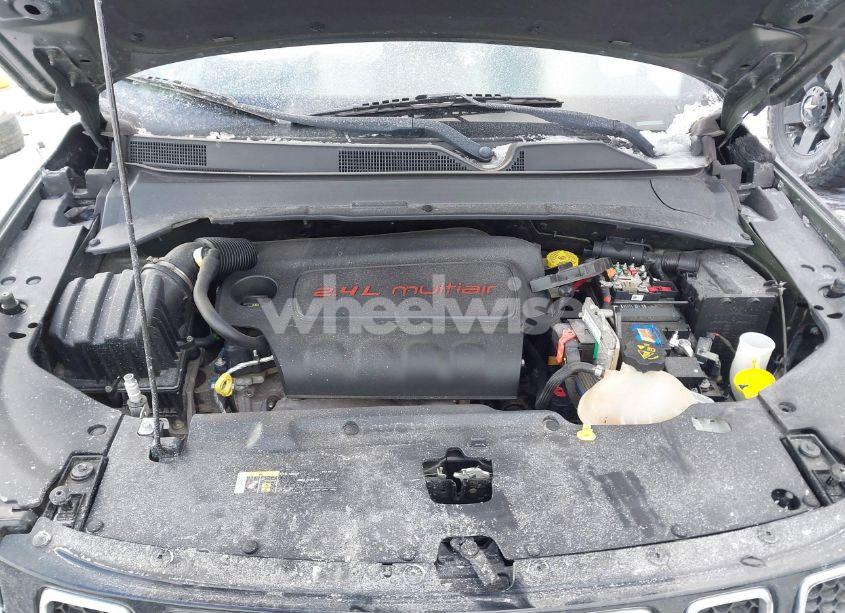 Photo 10 of 2018 Jeep Compass LATITUDE 4X4 (VIN 3C4NJDBB0JT262078)