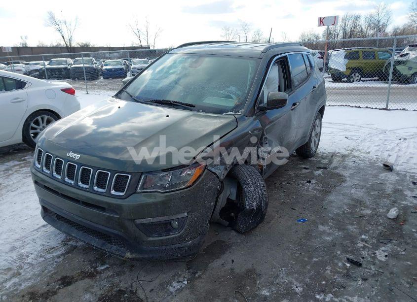 Photo 2 of 2018 Jeep Compass LATITUDE 4X4 (VIN 3C4NJDBB0JT262078)