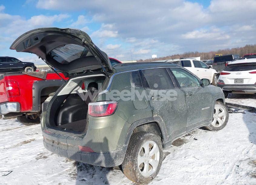 Photo 4 of 2018 Jeep Compass LATITUDE 4X4 (VIN 3C4NJDBB0JT262078)