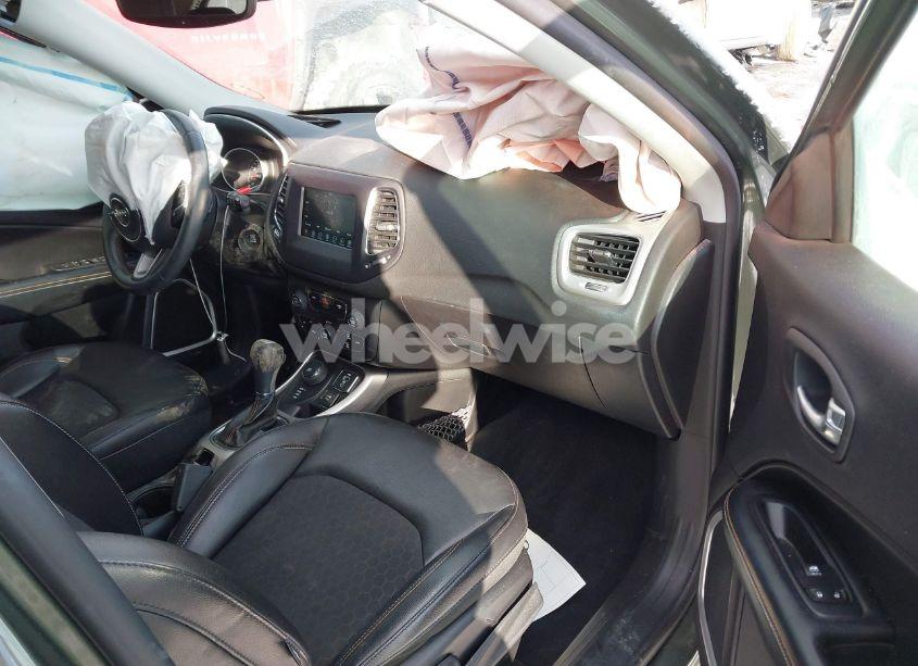 Photo 5 of 2018 Jeep Compass LATITUDE 4X4 (VIN 3C4NJDBB0JT262078)