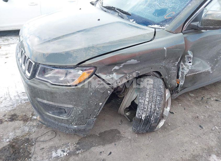 Photo 6 of 2018 Jeep Compass LATITUDE 4X4 (VIN 3C4NJDBB0JT262078)