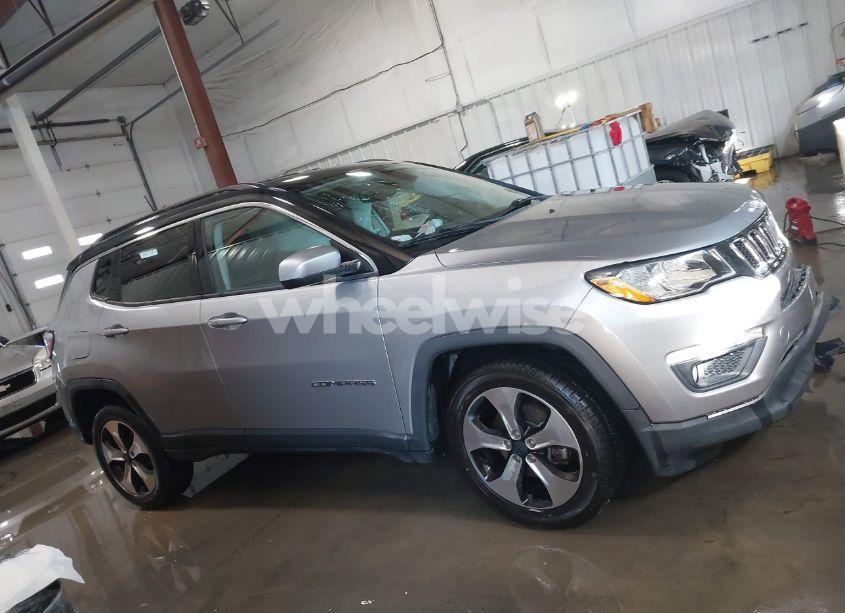 Photo 12 of 2018 Jeep Compass LATITUDE 4X4 (VIN 3C4NJDBB0JT264350)