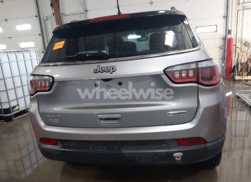 Photo 15 of 2018 Jeep Compass LATITUDE 4X4 (VIN 3C4NJDBB0JT264350)