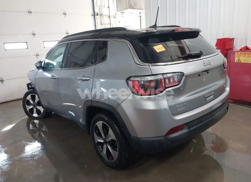 Photo 2 of 2018 Jeep Compass LATITUDE 4X4 (VIN 3C4NJDBB0JT264350)