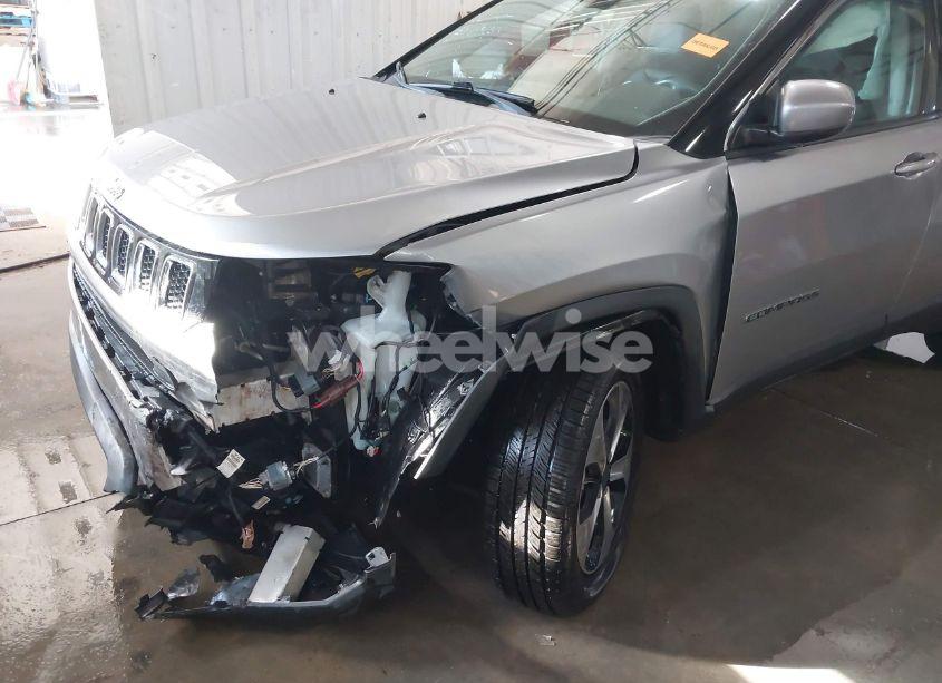 Photo 5 of 2018 Jeep Compass LATITUDE 4X4 (VIN 3C4NJDBB0JT264350)