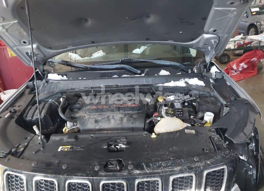 Photo 9 of 2018 Jeep Compass LATITUDE 4X4 (VIN 3C4NJDBB0JT264350)