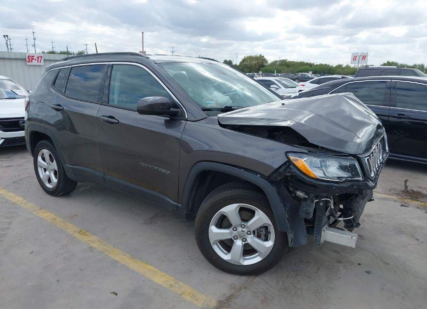 2018 Jeep Compass LATITUDE 4X4 (VIN 3C4NJDBB0JT308038) main photo