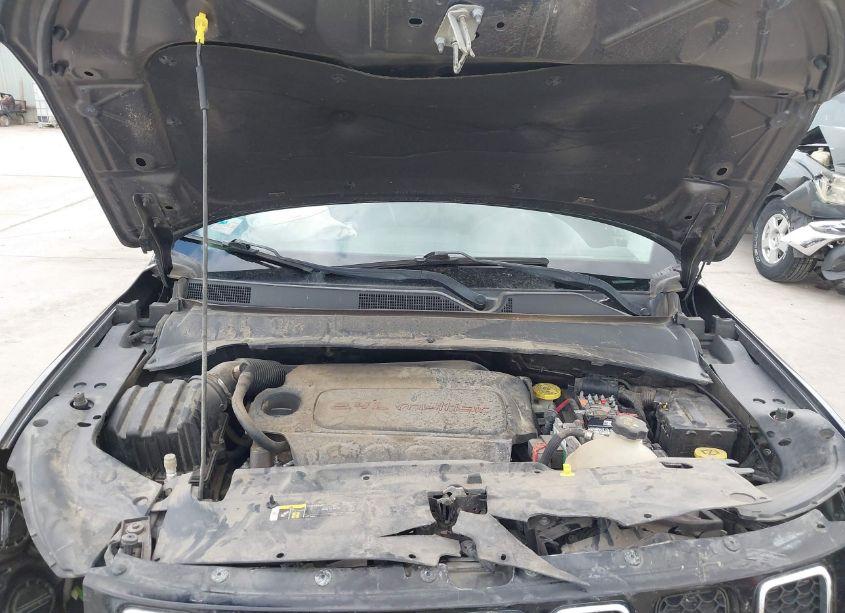 Photo 10 of 2018 Jeep Compass LATITUDE 4X4 (VIN 3C4NJDBB0JT308038)