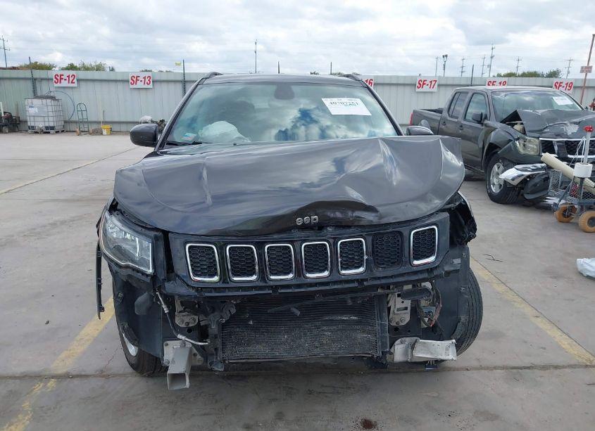 Photo 13 of 2018 Jeep Compass LATITUDE 4X4 (VIN 3C4NJDBB0JT308038)