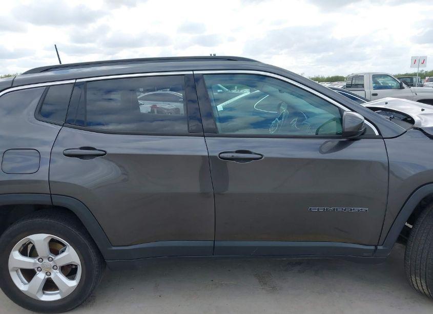 Photo 14 of 2018 Jeep Compass LATITUDE 4X4 (VIN 3C4NJDBB0JT308038)