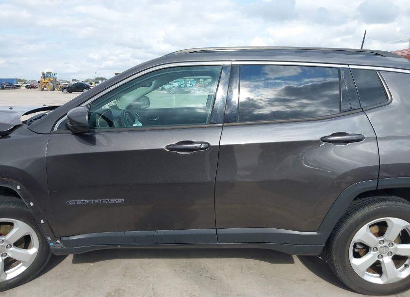 Photo 15 of 2018 Jeep Compass LATITUDE 4X4 (VIN 3C4NJDBB0JT308038)