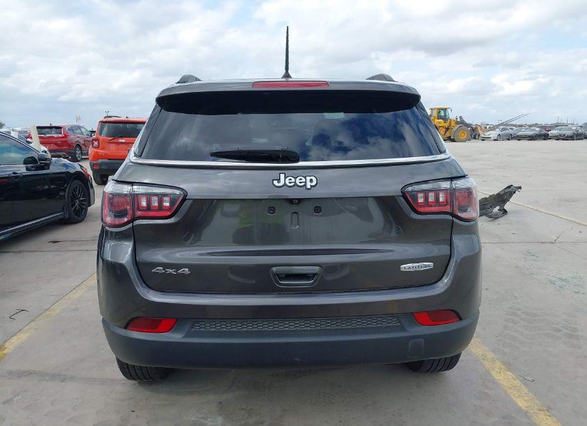 Photo 17 of 2018 Jeep Compass LATITUDE 4X4 (VIN 3C4NJDBB0JT308038)