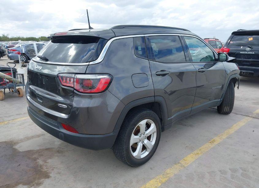 Photo 4 of 2018 Jeep Compass LATITUDE 4X4 (VIN 3C4NJDBB0JT308038)