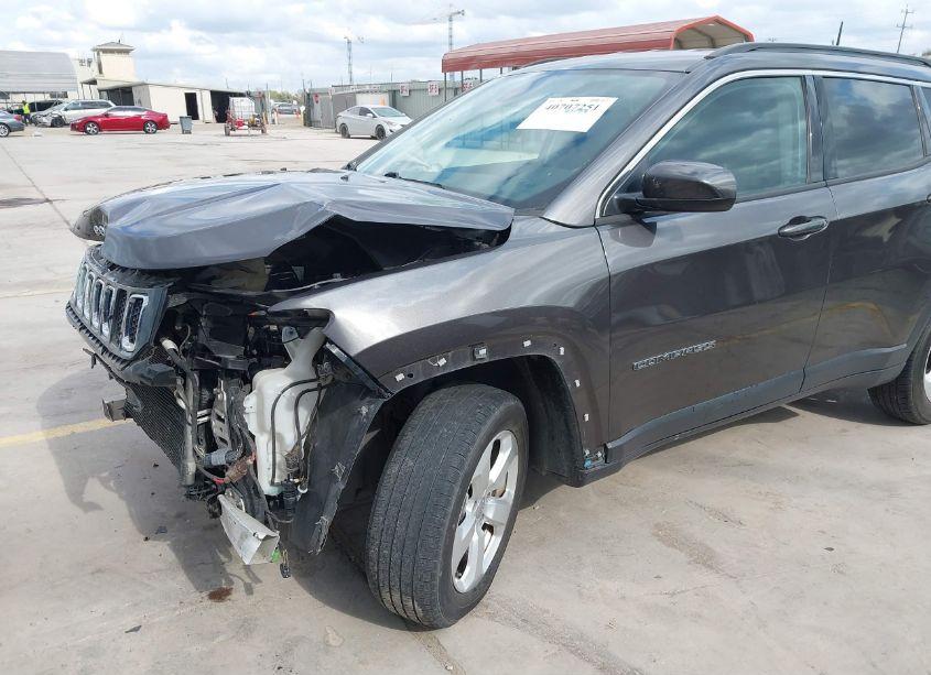Photo 6 of 2018 Jeep Compass LATITUDE 4X4 (VIN 3C4NJDBB0JT308038)