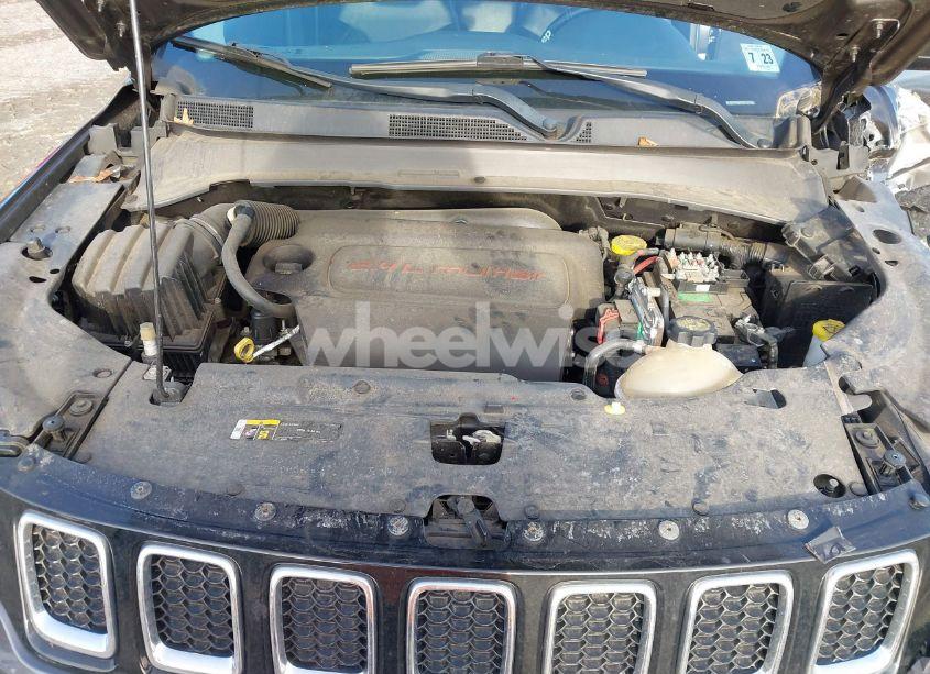Photo 10 of 2018 Jeep Compass LATITUDE 4X4 (VIN 3C4NJDBB0JT316396)