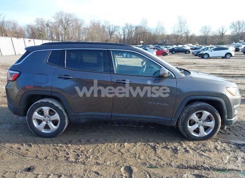Photo 13 of 2018 Jeep Compass LATITUDE 4X4 (VIN 3C4NJDBB0JT316396)