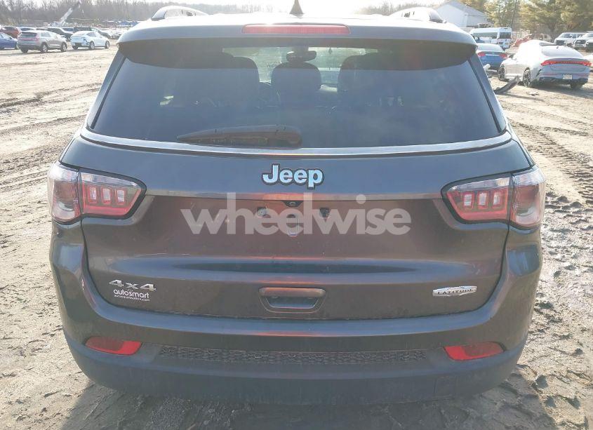 Photo 16 of 2018 Jeep Compass LATITUDE 4X4 (VIN 3C4NJDBB0JT316396)