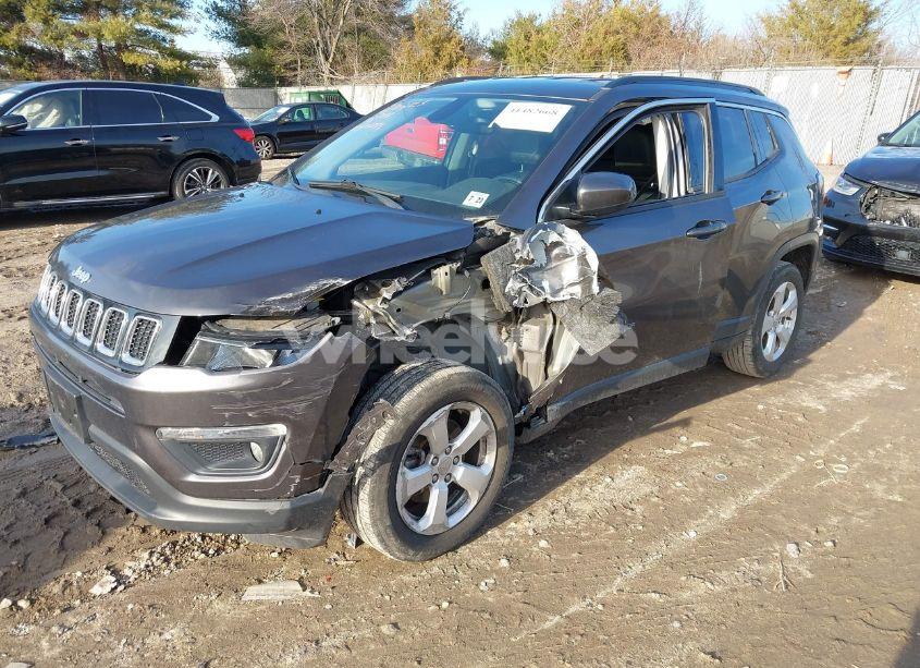 Photo 2 of 2018 Jeep Compass LATITUDE 4X4 (VIN 3C4NJDBB0JT316396)